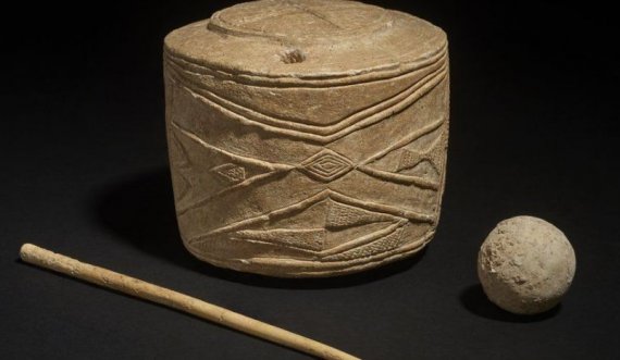 Skulptura e lashtë me shkumës
