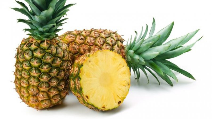 Ananasi është i pasur me vitamina