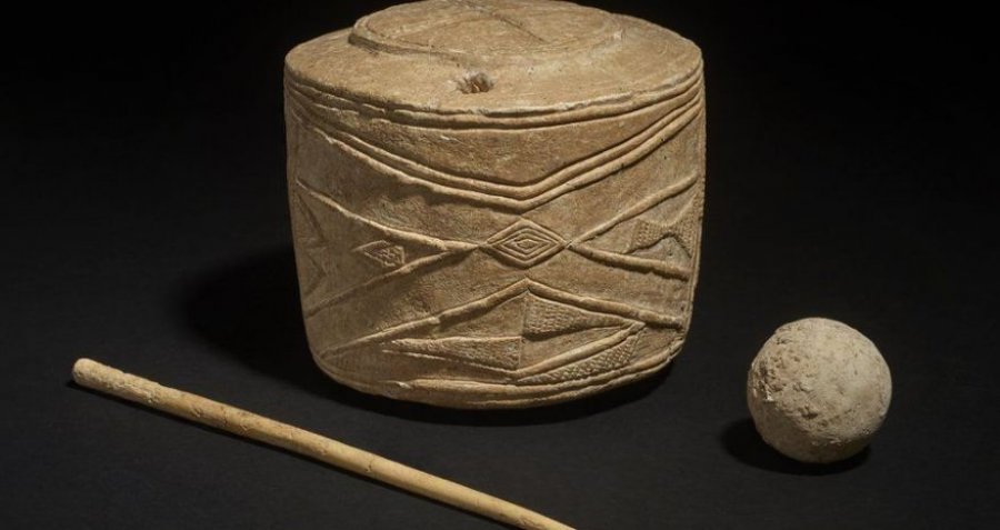 Skulptura e lashtë me shkumës