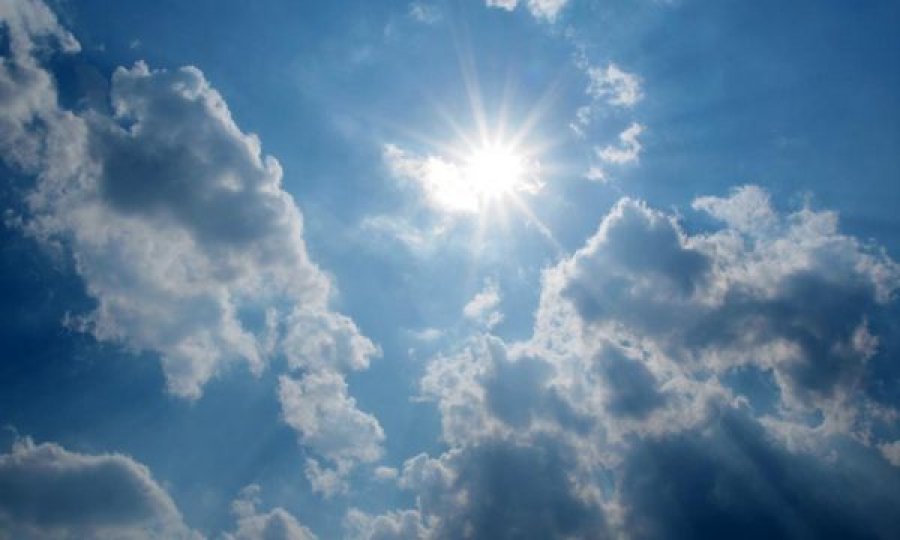 Sot do të ketë rënie të temperaturave, parashikimi i motit
