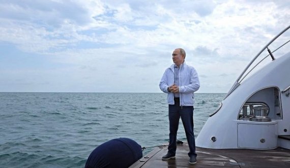 Superjahti 73 milionë paund i Putin largohet nga Gjermania