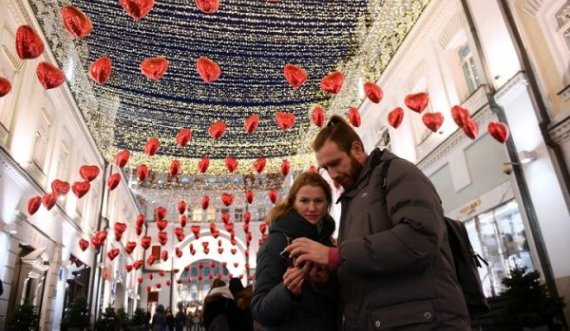 Politikani që po kërkon ndalimin e festimit të Shën Valentinit