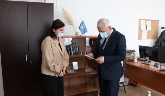 Kosova i jep lejeqëndrimet e para me afat 5 vjeçar për shtetasit e Shqipërisë