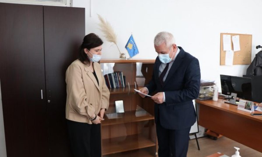 Kosova i jep lejeqëndrimet e para me afat 5 vjeçar për shtetasit e Shqipërisë