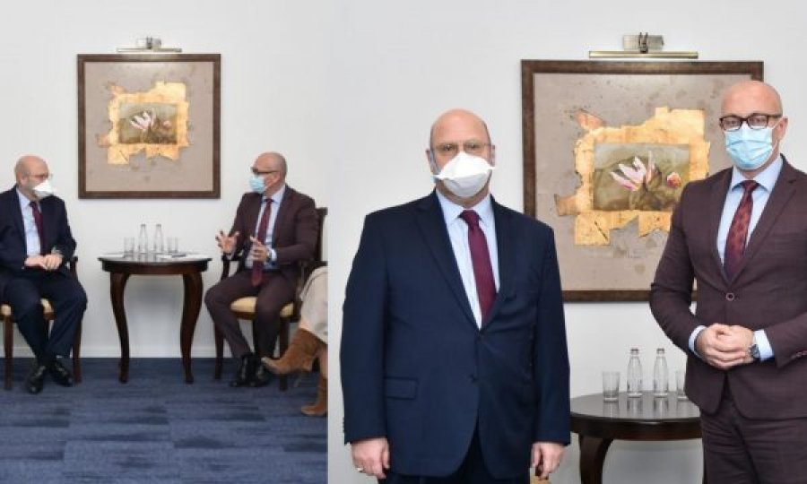Ambasadori amerikan takon Rakiqin, thotë se rikonfirmuan përkushtimin për një Kosovë të pavarur
