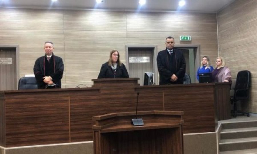 Dënohen me burgim dhe gjobë dy policët hetues që pranuan ryshfet në kafene në Prishtinë