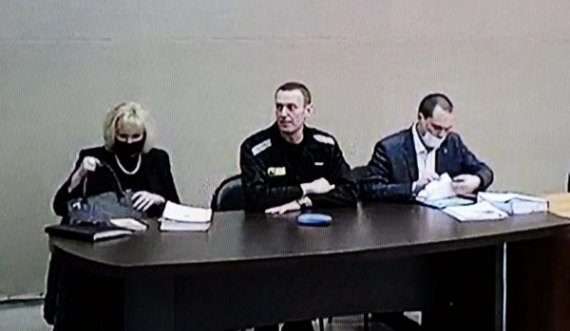 Derisa bota po flet për Ukrainën, Rusia në heshtje po tenton të zgjas dënimin e kritikut të Putint