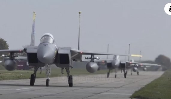 Tetë avionë F15 amerikanë i afrohen Rusisë