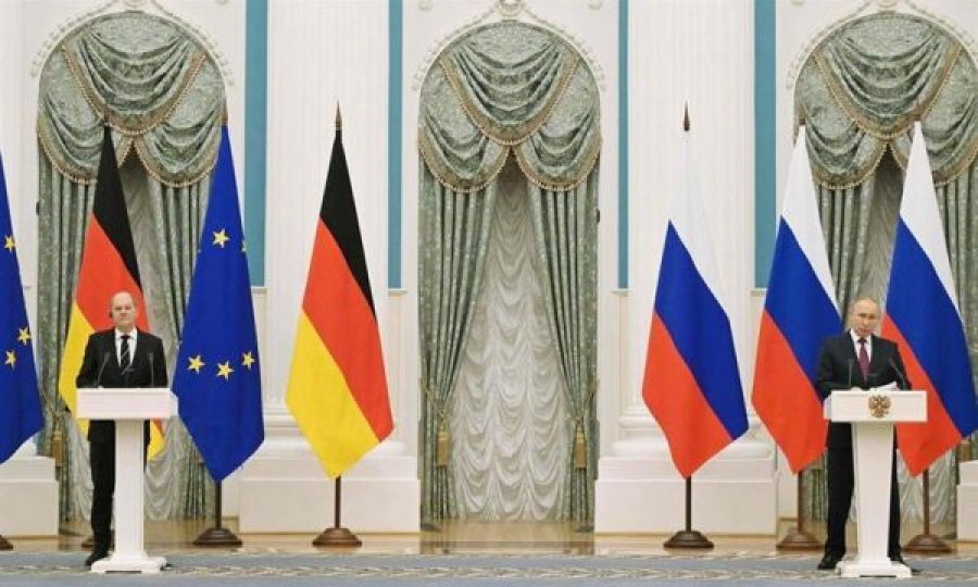 Putin përplaset me Kancelarin gjerman për rastin e Kosovës: “NATO bombardoi Jugosllavinë”, “E ndalëm gjenocidin”