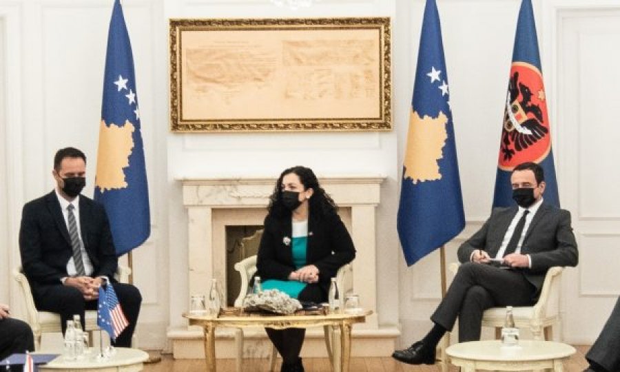 Nga presidentja me 2400 euro, te ushtari i FSK-së me 480 euro – Sa do të jenë pagat me ligj të ri