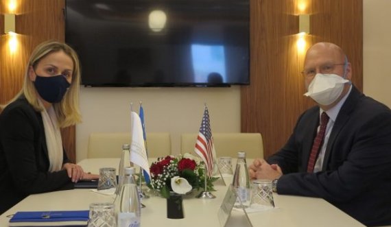 Ambasadori amerikan takon kryetaren e Gjykatës Kushtetuese, flasin për pavarësinë e sistemit gjyqësor