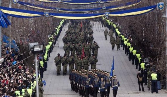 FSK-ja dhe Policia e Kosovës nesër parakalojnë në shesh, bëhet thirrje për dalje masive