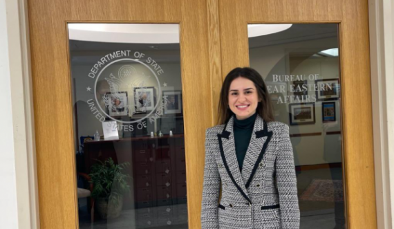 Diplomacia kosovare tashmë e ka njeriun e saj në Departament të Shtetit, amerikanët e quajnë si zhvillim historik