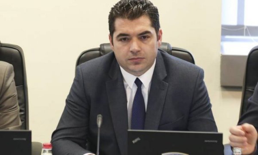 Çfarë thotë ish-ministri për ish-sekretarin që u kap me 50 kg dorë, dhe cili ishte reagimi i Limajt