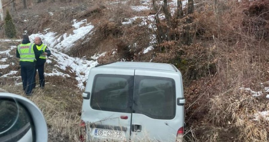 Aksident trafiku tek Liqeni i Badovcit