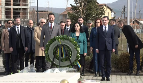 Krerët e shtetit bëjnë homazhe te varri i Presidentit Ibrahim Rugova dhe veprimtarit Adem Demaçi
