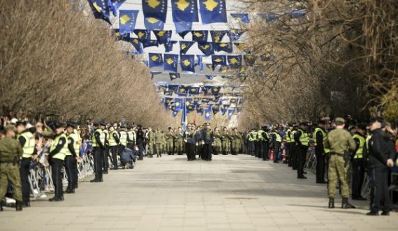 Qytetarët presin më shumë nga përfaqësuesit e shtetit në 14 vjetorin e pavarësisë