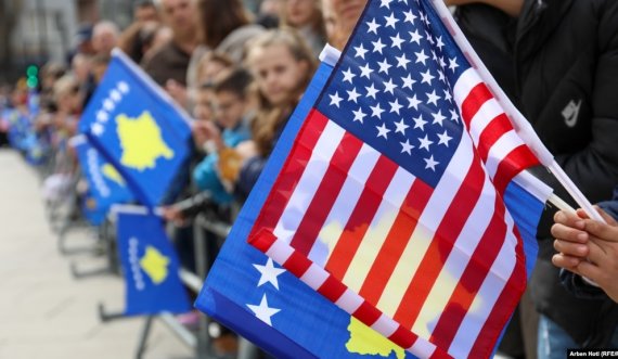 Festa e pavarësisë nga sheshi 'Nëna Terezë'