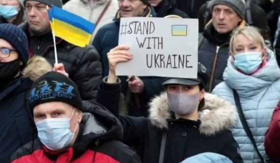 “Kjo është shtëpia jonë”, Amerikanët që refuzojnë të largohen nga Ukraina