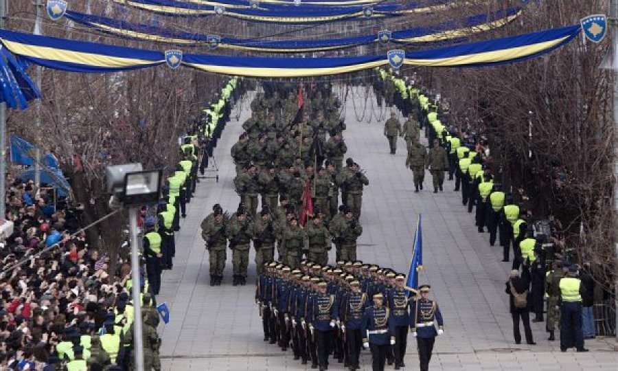 FSK-ja dhe Policia e Kosovës parakalojnë sot në shesh, bëhet thirrje për dalje masive