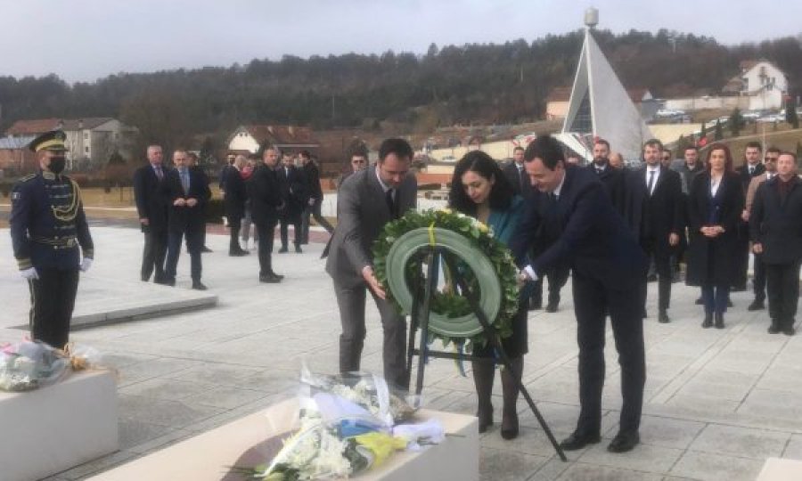 ​Osmani, Konjufca e Kurti bëjnë homazhe në Prekaz