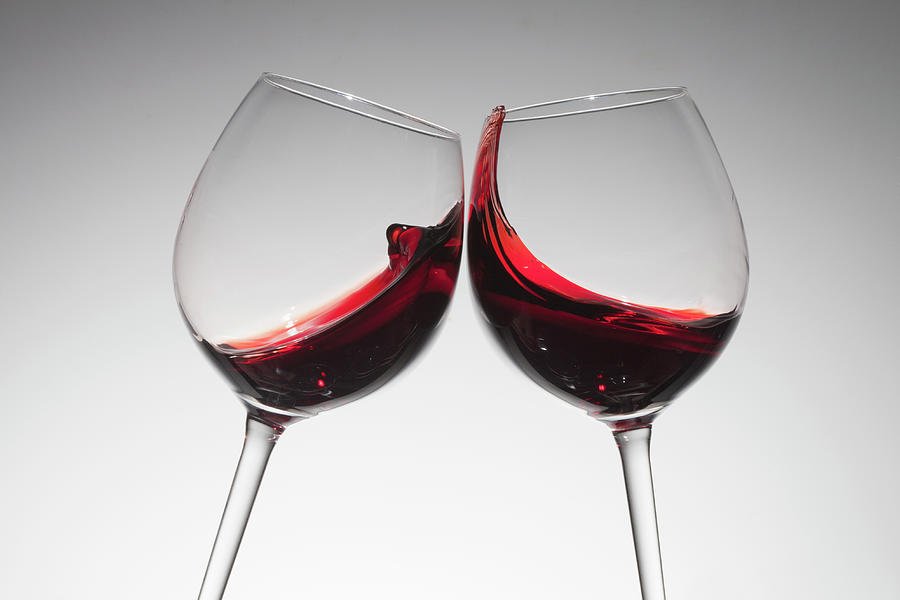 Dy gota verë kanë më shumë kalori se një hamburger, thonë eskpertët