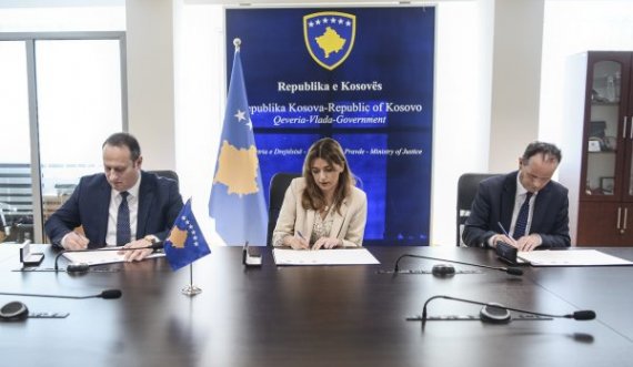 Ministrja Haxhiu nënshkruan Deklaratë të Përbashkët Zotimi me Kryesuesin e KGJK-së dhe Kryetarin e Supremes