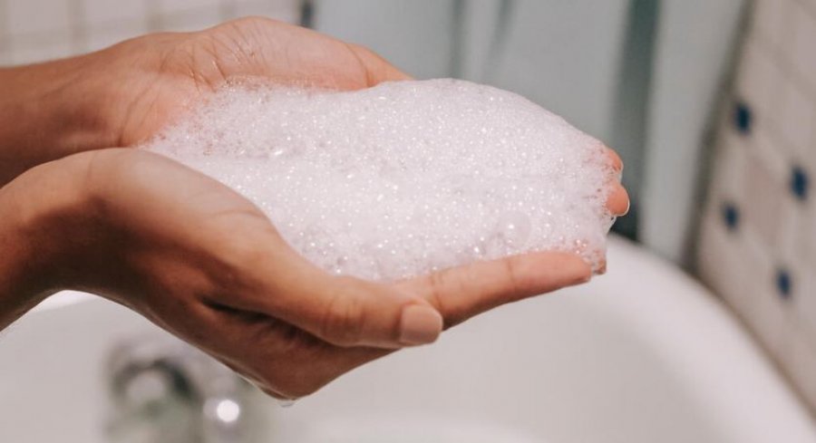 Pse nuk duhet ta përdorni shampon pas datës së skadencës