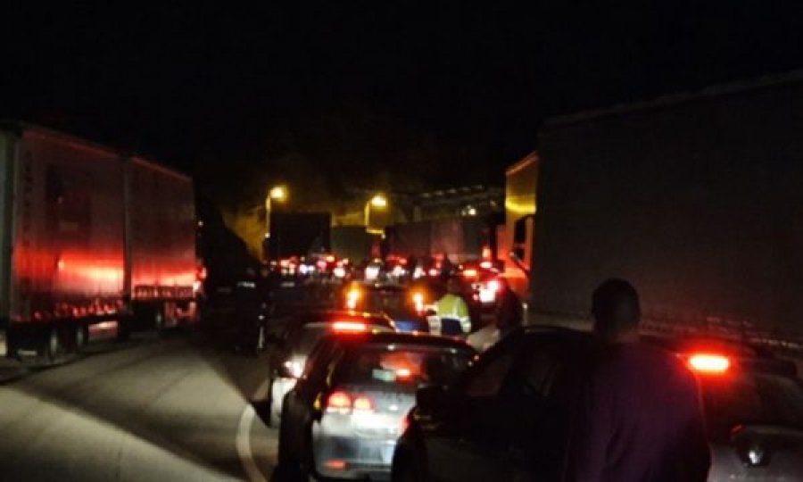 Mediat: Kolona veturash në Jarinje: QMK: Pritjet vetëm 3-5 minuta