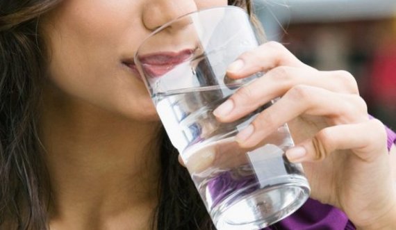 Testi me një gotë ujë të thjeshtë zbulon një sëmundje të rëndë!