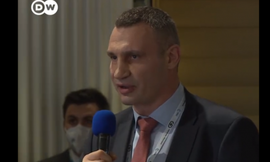 Klitschko kritikon kryediplomaten gjermane për helmetat: Na duhen armë