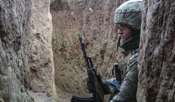 Raportohet për dy ushtarë të vrarë në Ukrainë