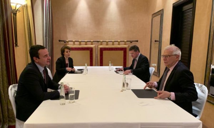 Borell flet për takimin me Kurtin e Gërvallën, thotë se pret përparim në dialogun me Serbinë