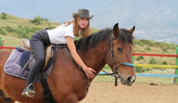 Ju dhemb shpina? Kalërimi do t’i shërojë të gjitha vuajtjet tuaja