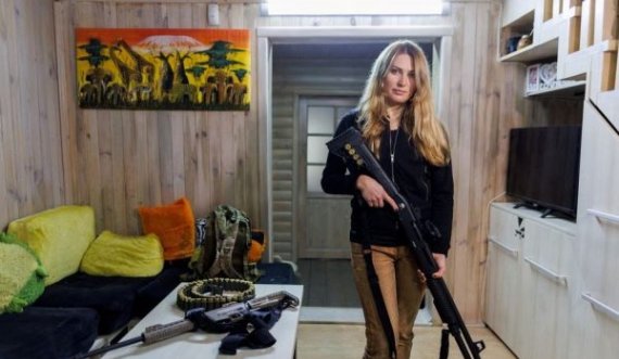 38-vjeçarja në Ukrainë mëson të luftojë