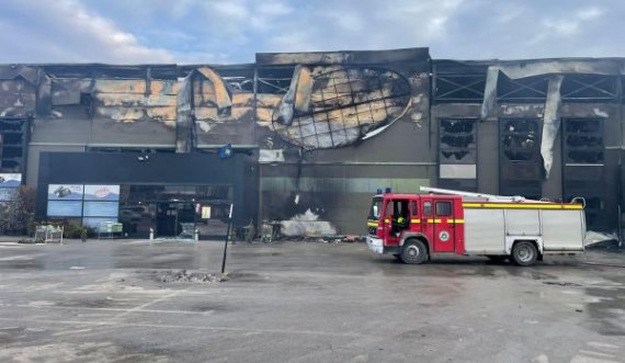Zjarri i madh në supermarketin në Ferizaj, intervistohen katër persona