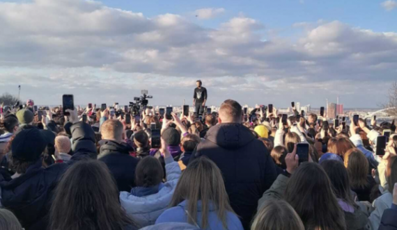 CNN raporton nga Kievi: Një koncert patriotik i mbledh shumë ukrainas të shqetësuar