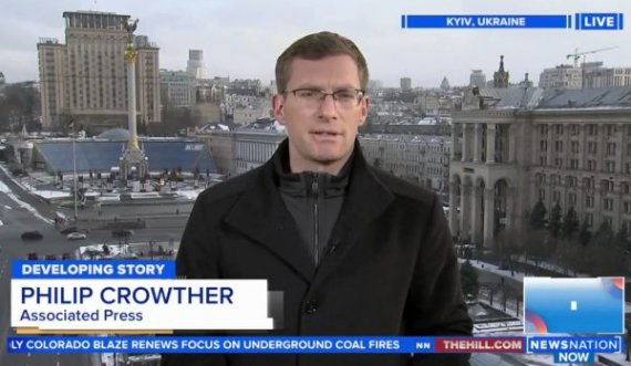 Gazetari që raporton nga Ukraina për media të ndryshme në gjashtë gjuhë të botës