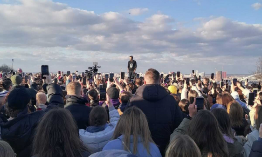 CNN raporton nga Kievi: Një koncert patriotik i mbledh shumë ukrainas të shqetësuar