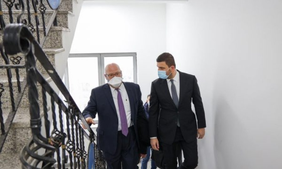 Hovenier takon kreun e PDK-së, tregon se çfarë kanë biseduar