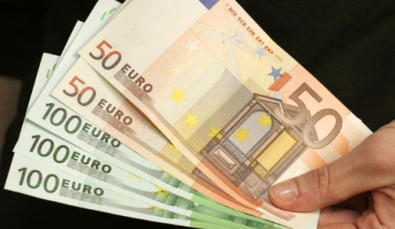 Punëtorët e sektorit privat s’pranojnë pagë minimale nën 400 euro