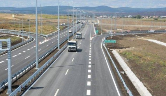 Burri nga Shqipëria vodhi veturën e kosovarit, kapet në autostradën Ibrahim Rugova