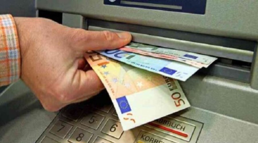 Klienti bën kërdi në një bankë në Prishtinë, deponohen 1 mijë e 900 euro false
