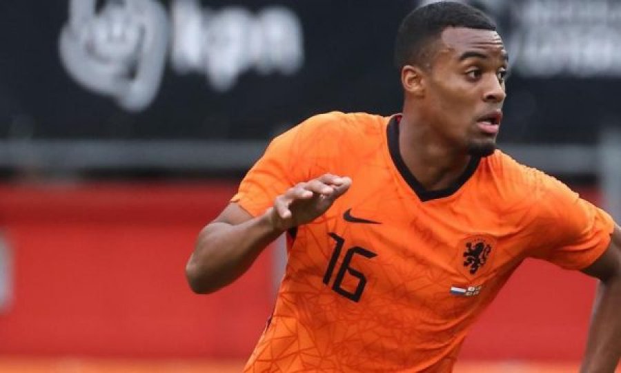 Barça e përcjell Gravenberch dhe Kessie