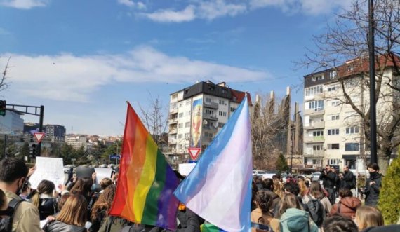 Kosova, s’ka nevojë dhe s’duhet të bëhet më “katolike se sa Papa”!