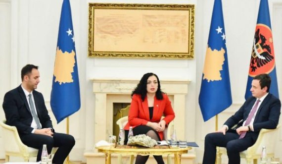 Krerët e institucioneve dalin me deklaratë të përbashkët në përkrahje të Ukrainës