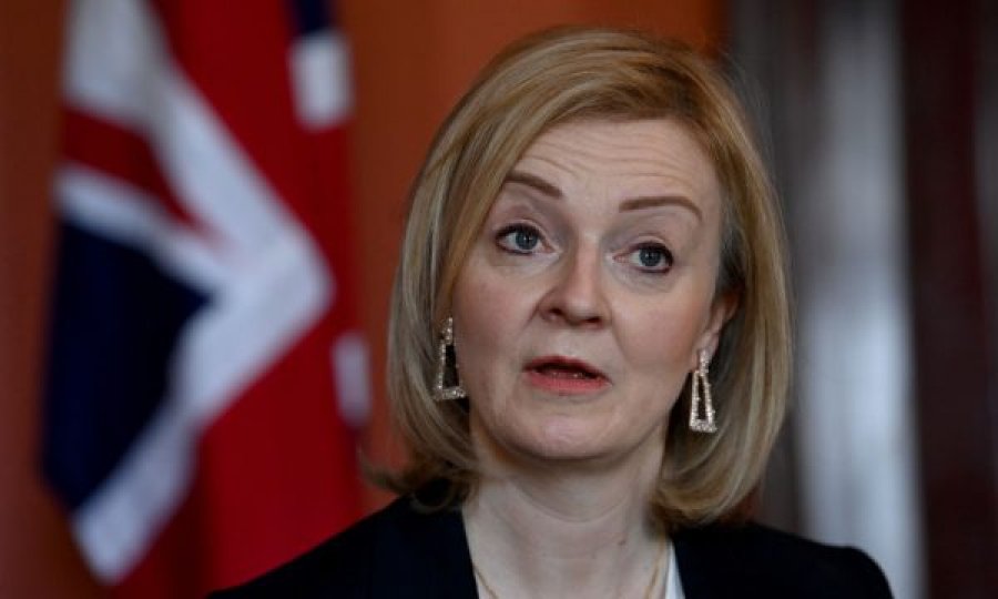 Sekretarja e Jashtme e Britanisë takohet me ambasadorin rus pas pushtrimit të Ukrainës