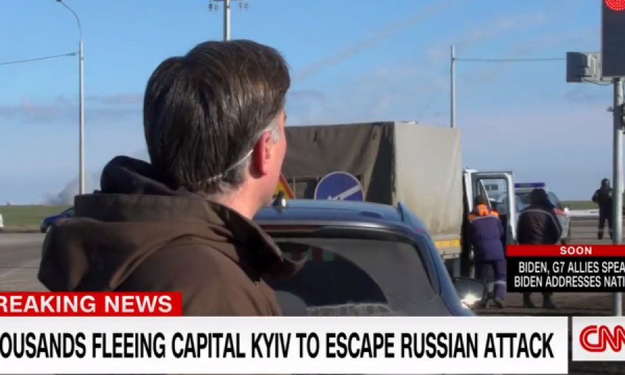 Raketat ruse fluturojnë gjatë raportimit direkt të gazetarit të CNN