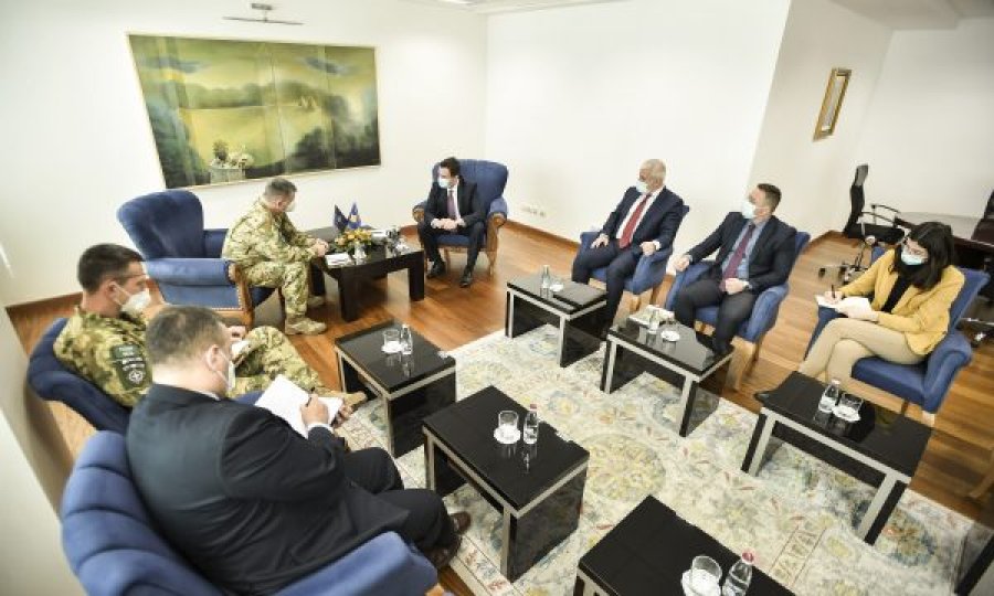 Siguria e Kosovës pas ngjarjeve në Ukrainë, Kurti bashkë me Sveçlën e Mehajn takojnë komandantin e KFOR-it