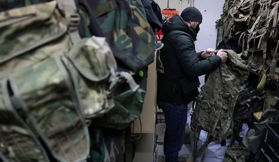 18 mijë armë iu shpërndahen rezervistëve në Kiev 